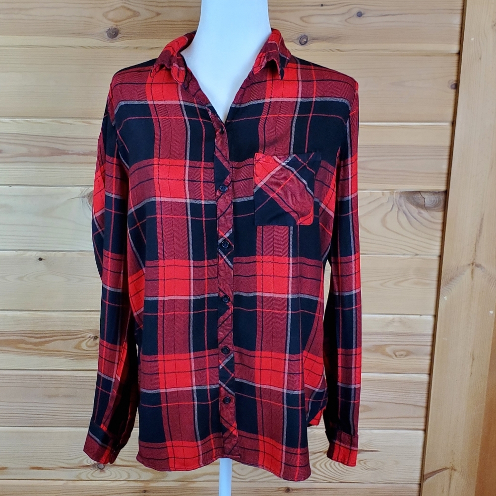 beachlunchlounge Red and Black Plaid Flannel Button Down Shirt Size Medium